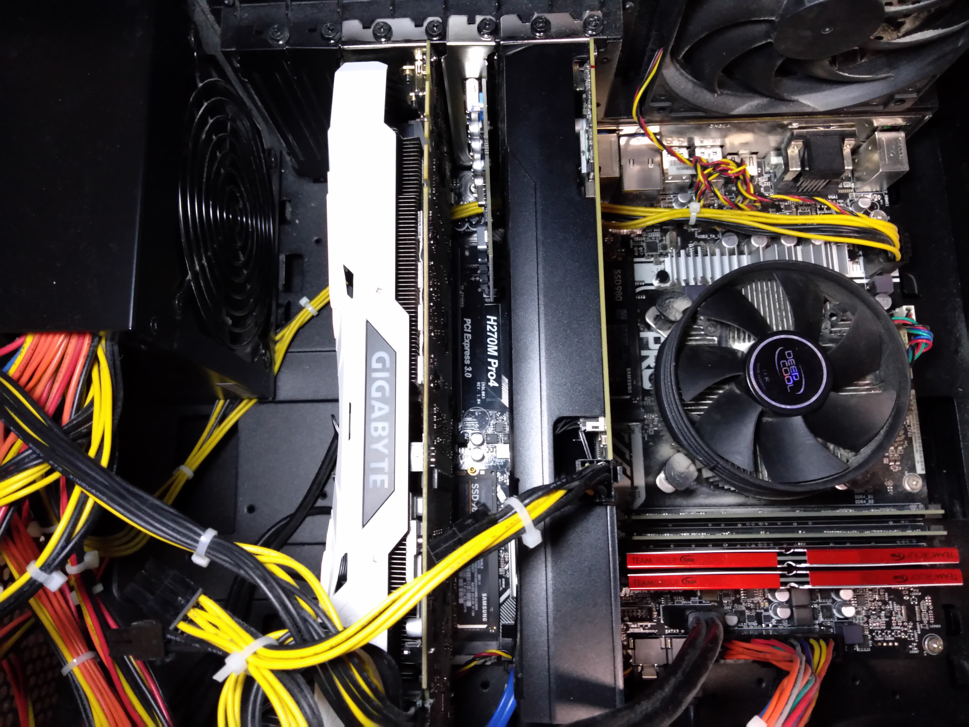追加後のマザーボード全体