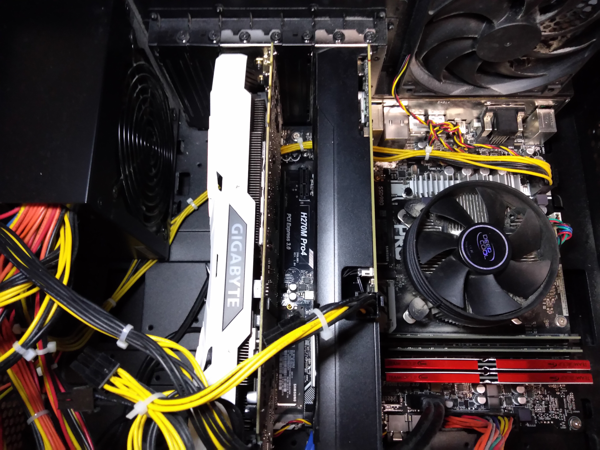 追加前のマザーボード全体